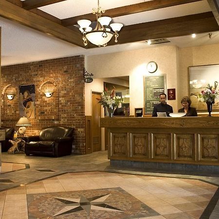 Compass Point Inn - 서레이 내부 사진