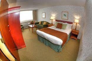 Compass Point Inn - 서레이 외부 사진