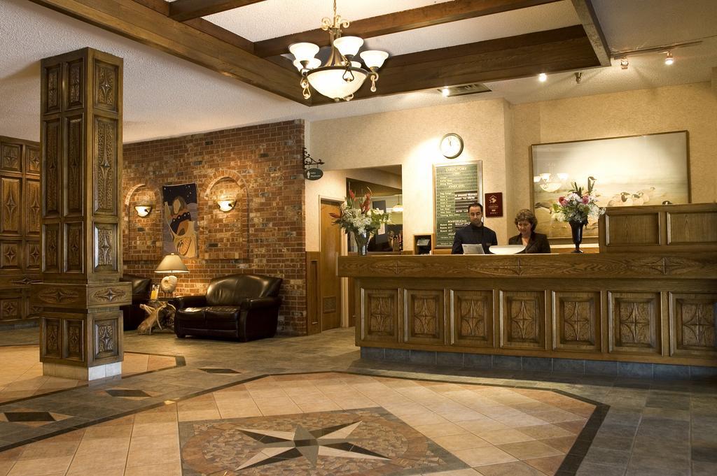 Compass Point Inn - 서레이 내부 사진